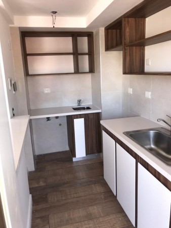 SEMIPISO DE 2 AMB A LA CALLE CON BALCON. A ESTRENAR. DAMAR X 