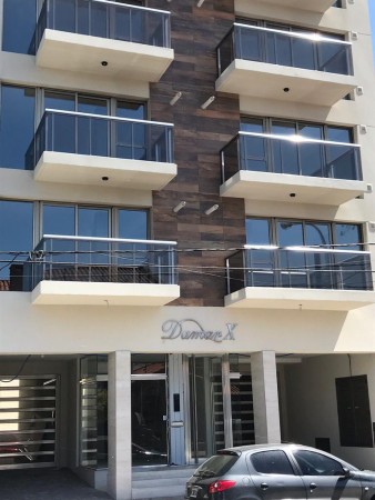 SEMIPISO DE 2 AMB A LA CALLE CON BALCON. A ESTRENAR. DAMAR X 