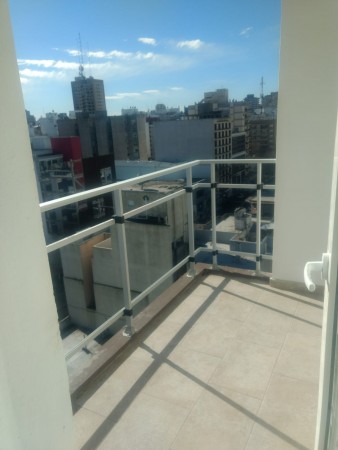 SEMIPISO DE 3 AMB CON BALCON. TOMA MENOR VALOR EN PARTE DE PAGO