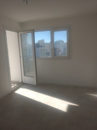 SEMIPISO DE 3 AMB CON BALCON. TOMA MENOR VALOR EN PARTE DE PAGO