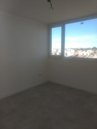 SEMIPISO DE 3 AMB CON BALCON. TOMA MENOR VALOR EN PARTE DE PAGO