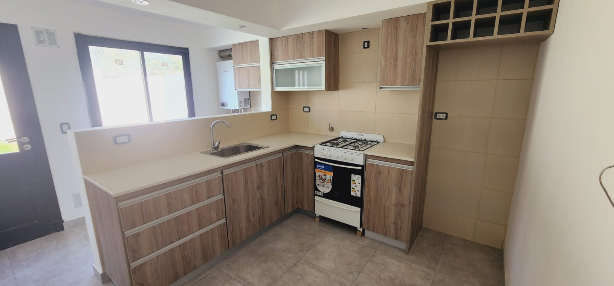 DUPLEX DE 4 AMB CON PARQUE Y ENTRADA DE AUTO. A ESTRENAR