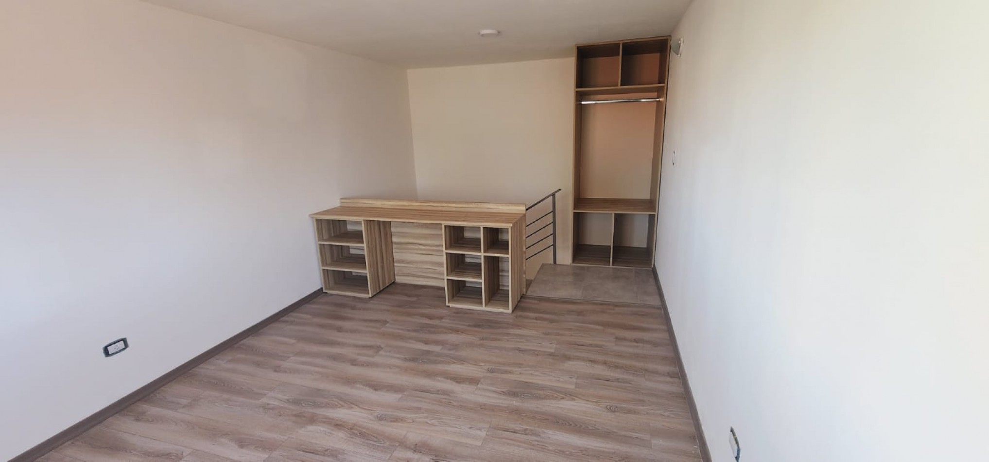 DUPLEX DE 4 AMB CON PARQUE Y ENTRADA DE AUTO. A ESTRENAR