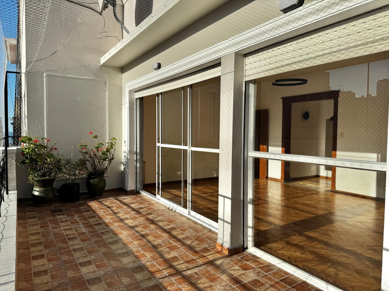 DEPARTAMENTO DE 4 AMB EXTERNO. RECICLADO. BALCON TERRAZA