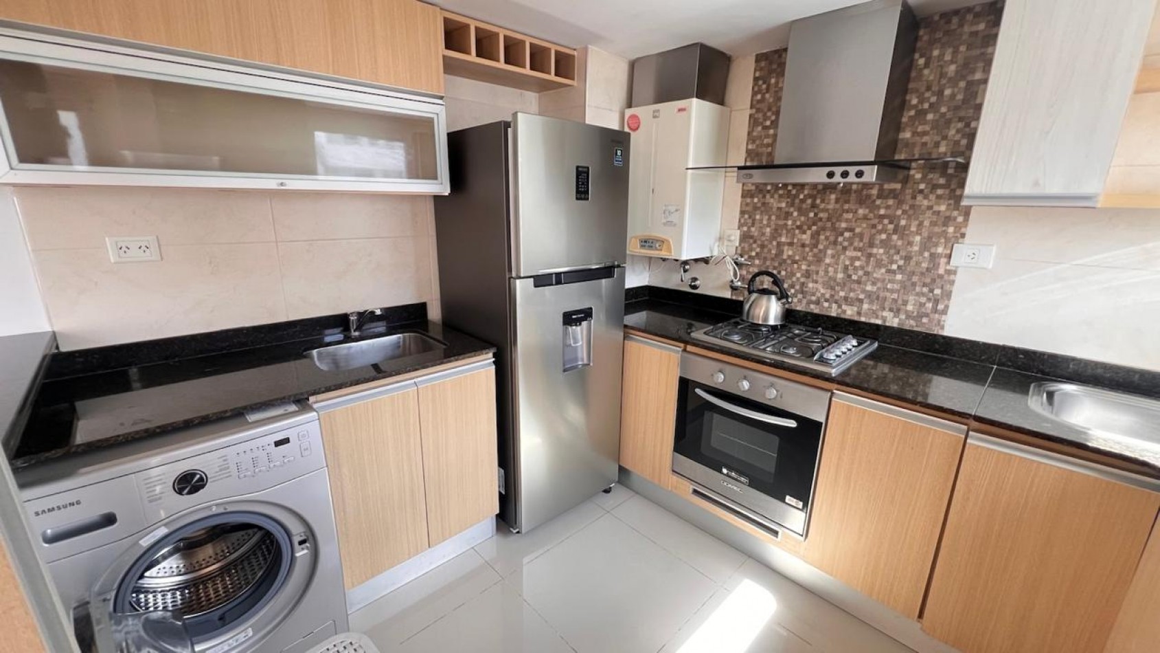 SEMIPISO DE 3 AMB EXTERNO. COCHERA. AMOBLADO