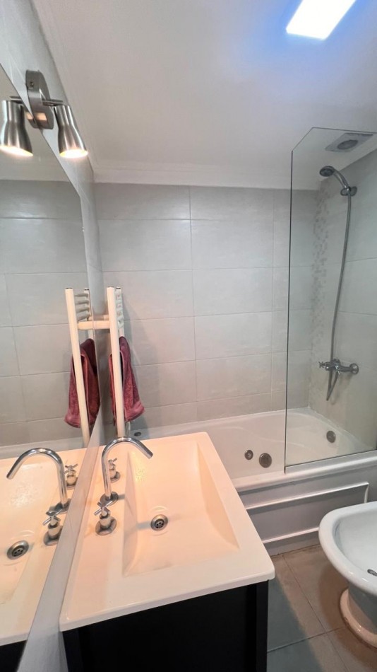 SEMIPISO DE 3 AMB EXTERNO. COCHERA. AMOBLADO