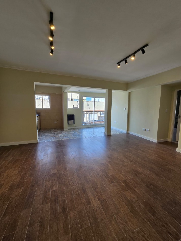 DEPARTAMENTO DE 2 AMB EXTERNO. BALCON 