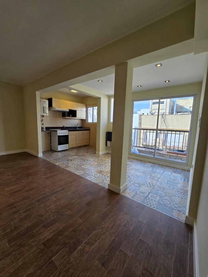 DEPARTAMENTO DE 2 AMB EXTERNO. BALCON 