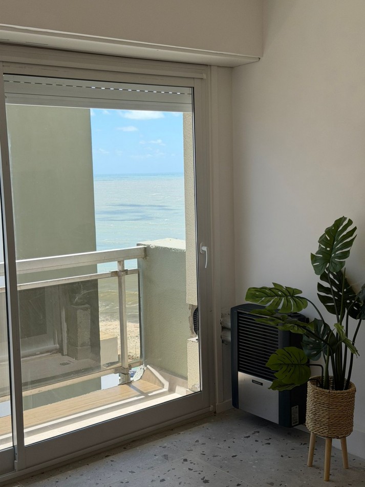 DEPARTAMENTO 2 AMB RECICLADO. VISTA LATERAL AL MAR