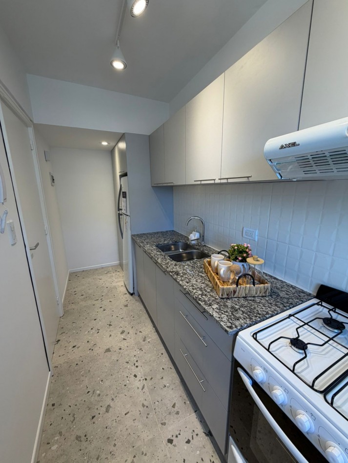 DEPARTAMENTO 2 AMB RECICLADO. VISTA LATERAL AL MAR