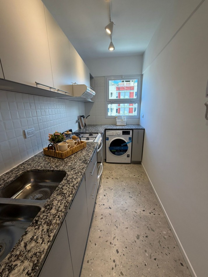 DEPARTAMENTO 2 AMB RECICLADO. VISTA LATERAL AL MAR