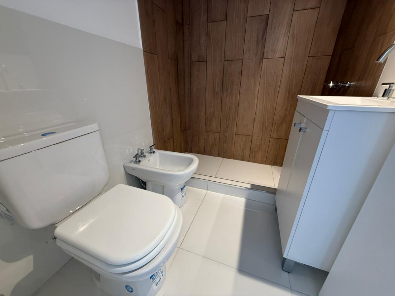 DEPARTAMENTO DE 2 AMB EXTERNO CON BALCON. RECICLADO