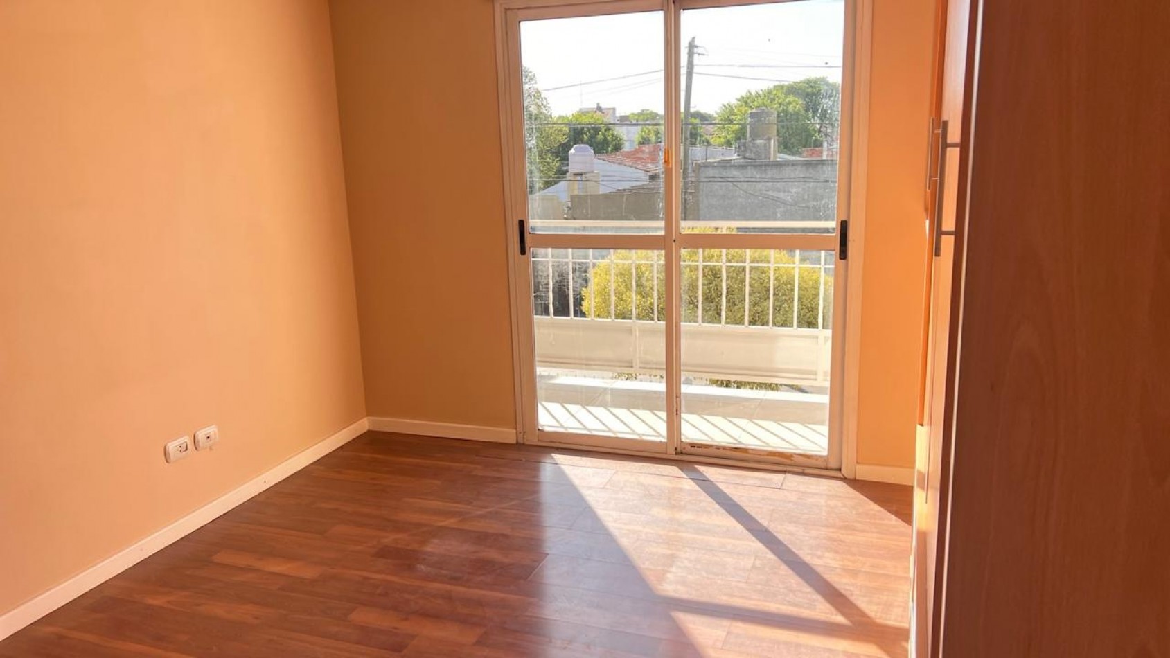 DUPLEX DE 4 AMB CON ENTRADA DE AUTO Y PARQUE