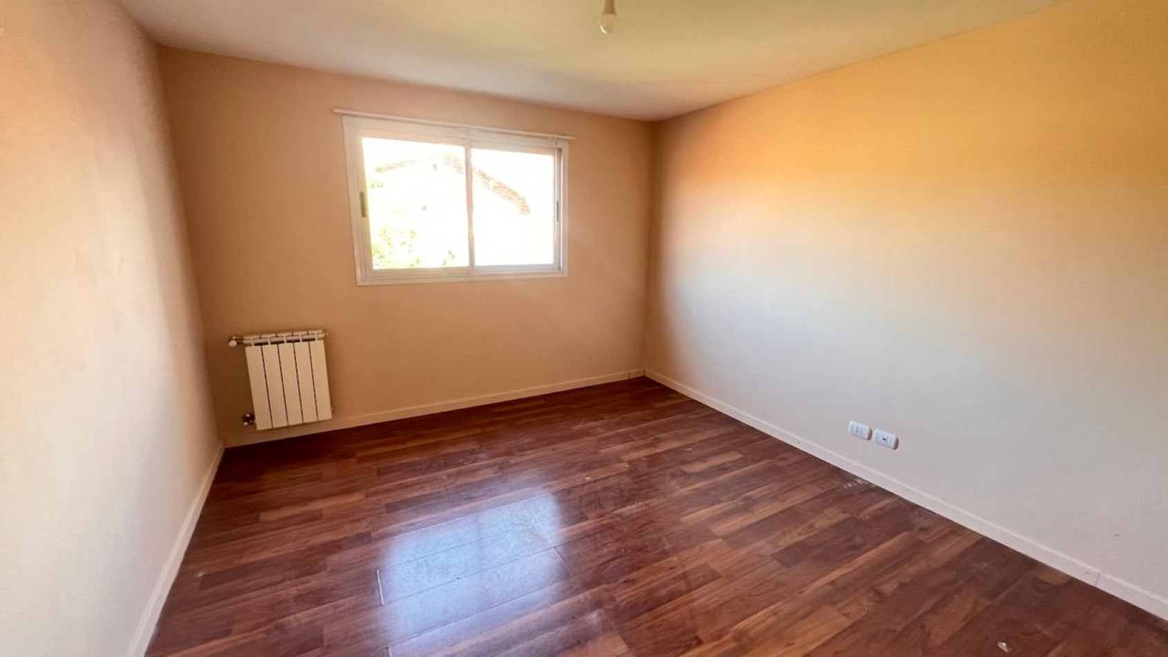 DUPLEX DE 4 AMB CON ENTRADA DE AUTO Y PARQUE