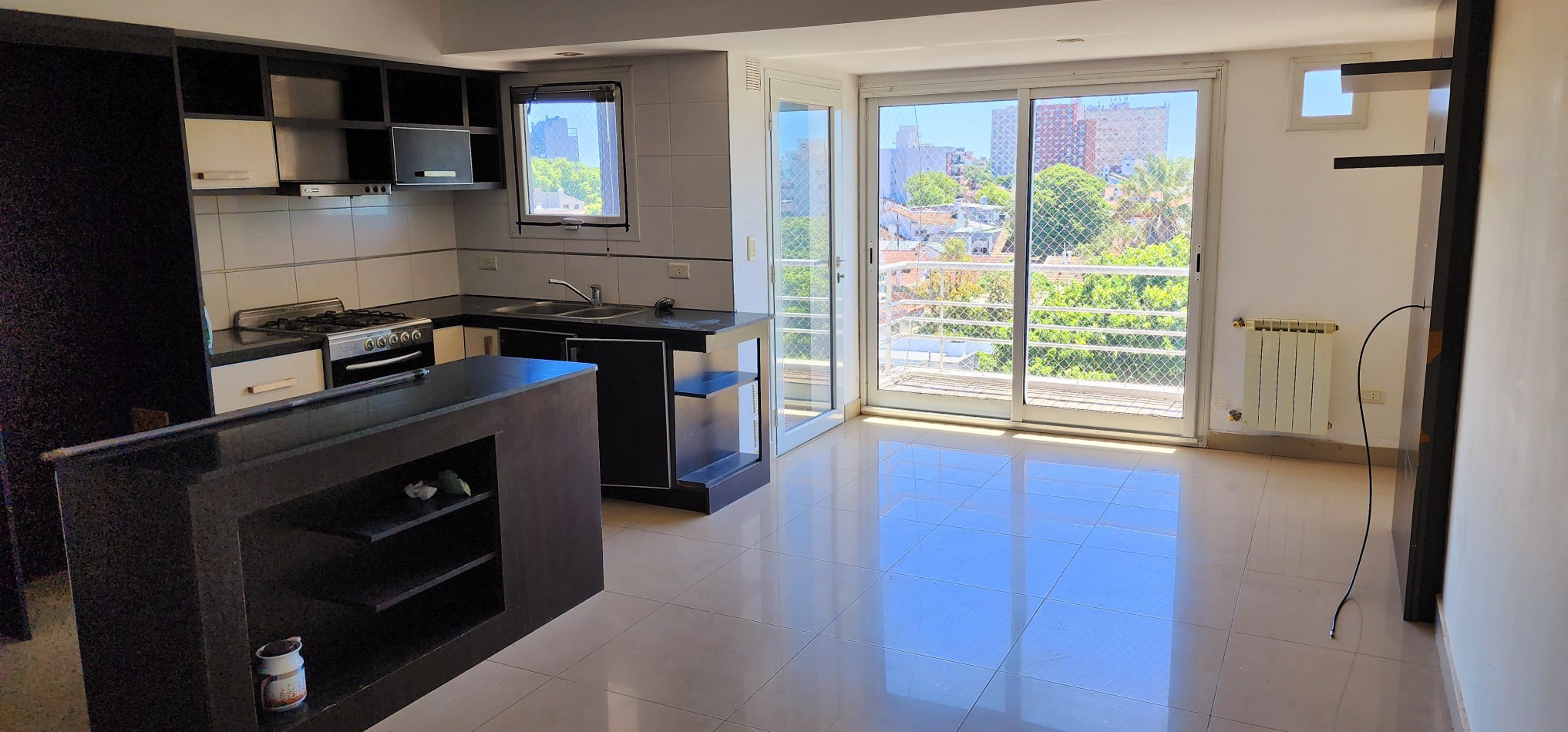 DEPARTAMENTO DE 3 AMB EXTERNO. BALCON Y COCHERA PRIVADA 