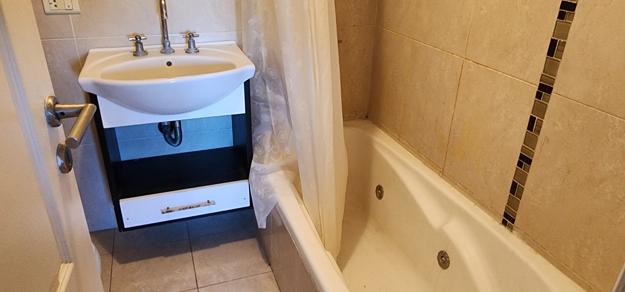 DEPARTAMENTO DE 3 AMB EXTERNO. BALCON Y COCHERA PRIVADA 