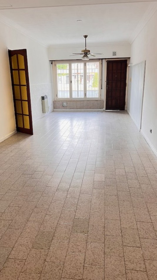 DUPLEX DE 2 AMB CON ENTRADA DE AUTO. EXCELENTE ESTADO Y ZONA