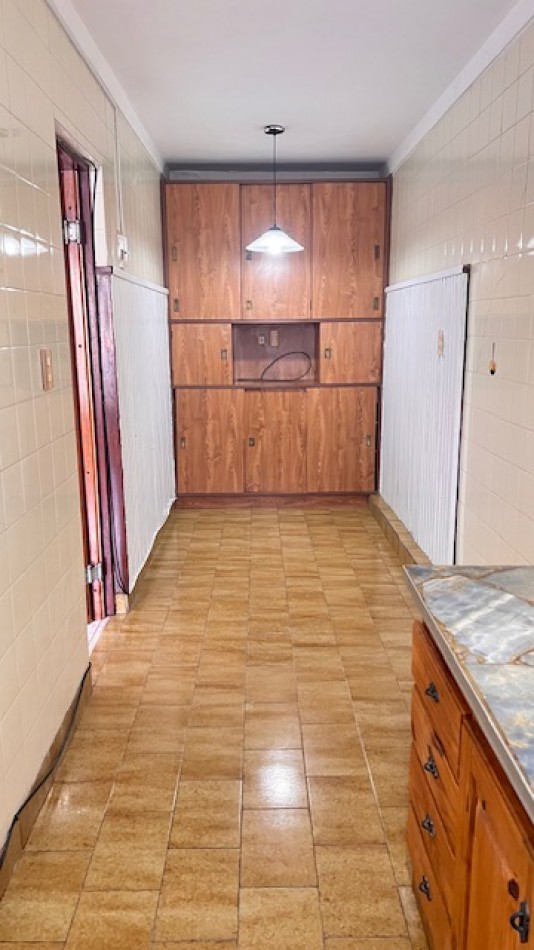 DUPLEX DE 2 AMB CON ENTRADA DE AUTO. EXCELENTE ESTADO Y ZONA