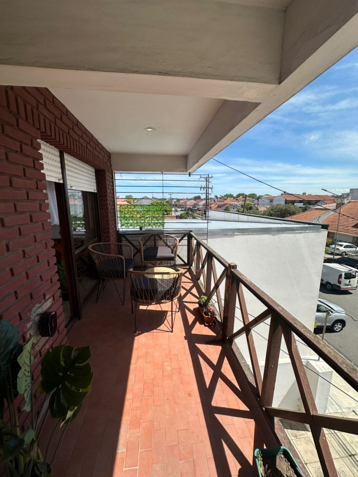 DEPARTAMENTO DE 2 AMB A LA CALLE CON BALCON