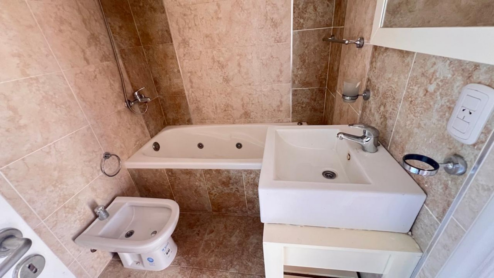 DUPLEX DE 4 AMB CON ENTRADA DE AUTO Y PARQUE