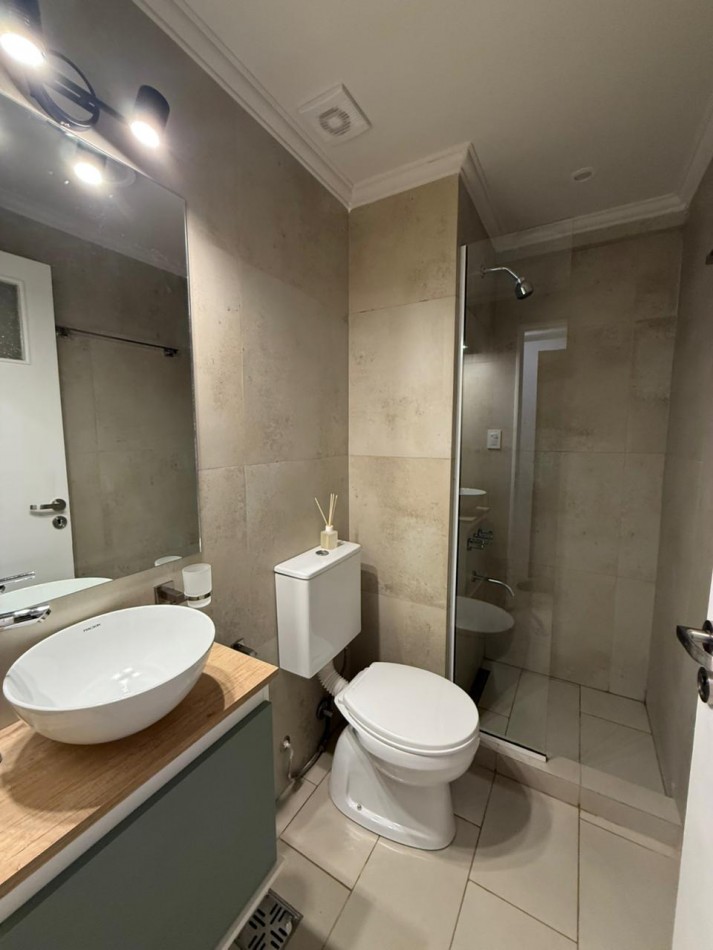 DEPARTAMENTO DE 1 AMB AL CONTRAFRENTE. RECICLADO