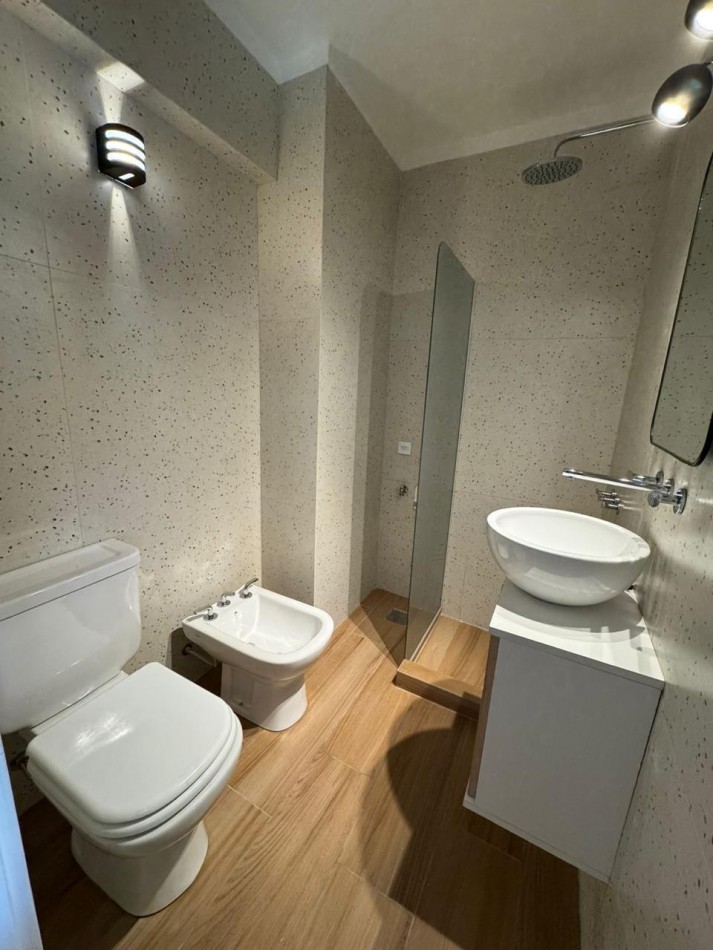 DEPARTAMENTO DE 1 AMB RECICLADO CONTRA FRENTE ABIERTO