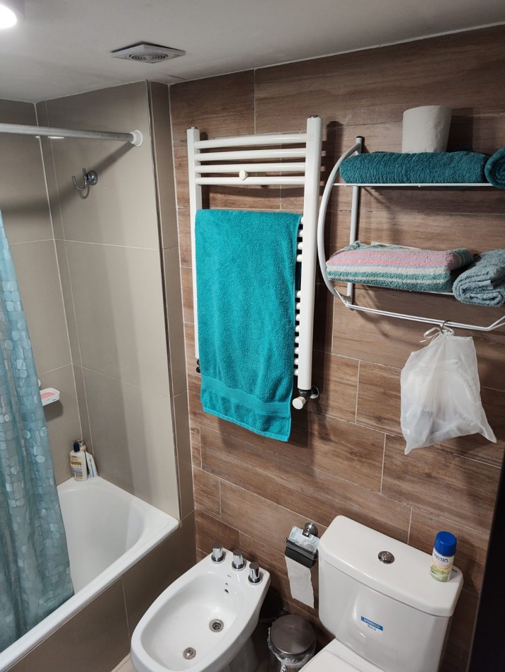 DEPARTAMENTO DE 2 AMB MODERNO, COCHERA Y BAULERA 