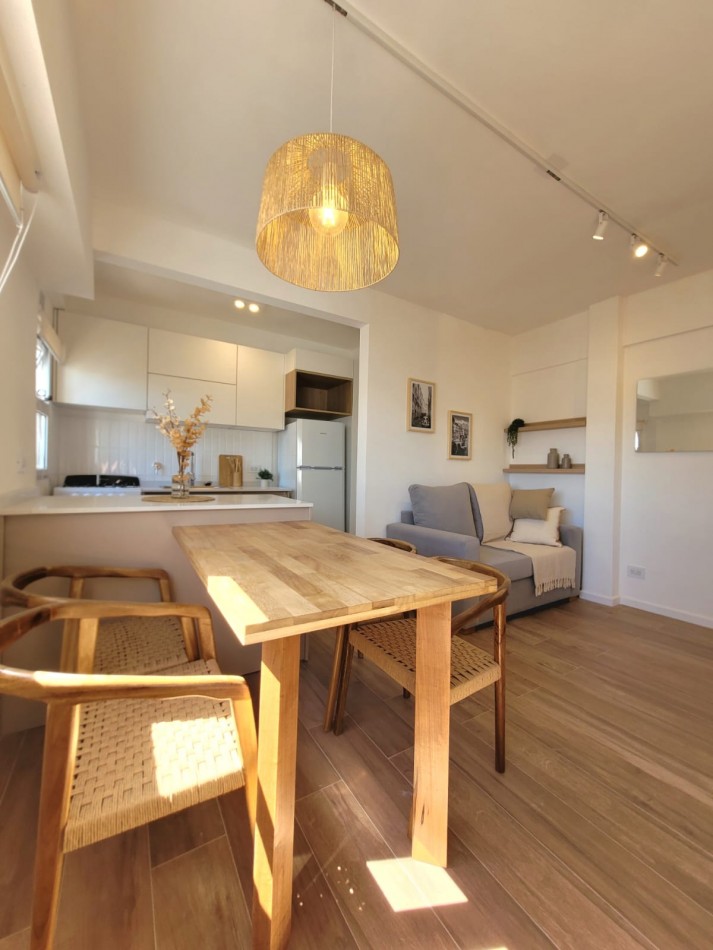 DEPARTAMENTO DE 2 AMB LATERAL ABIERTO CON ESPACIO DE COCHERA 