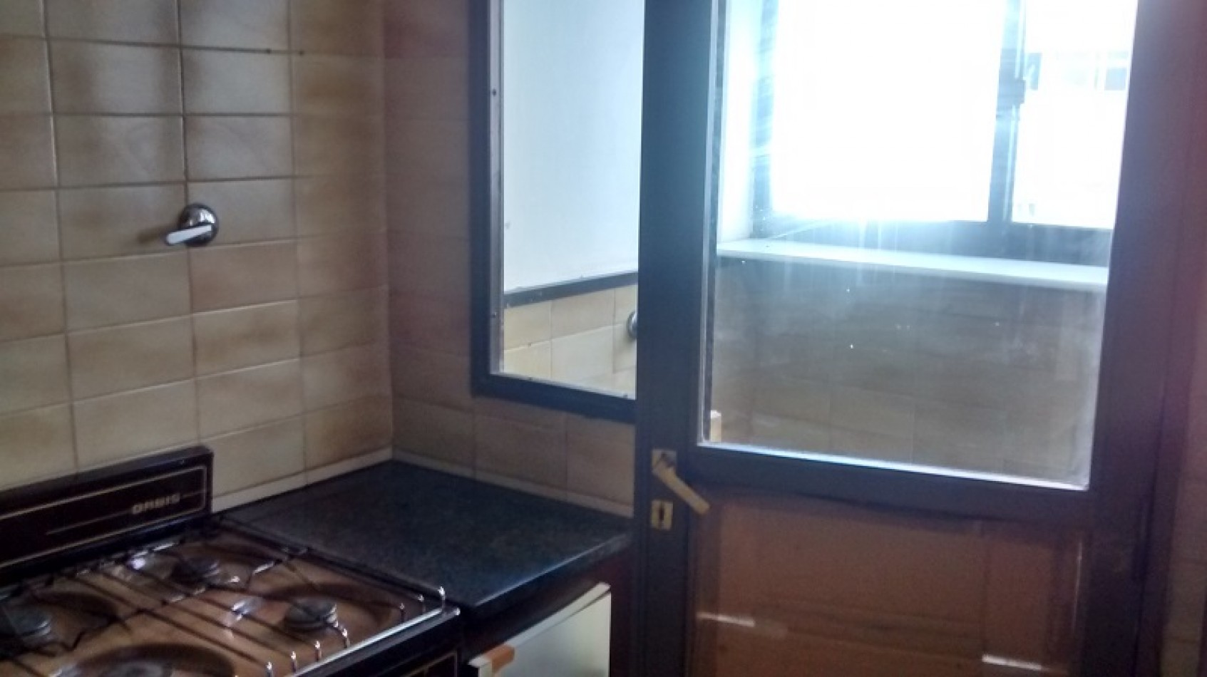 Amplio depto de 2 amb con cochera