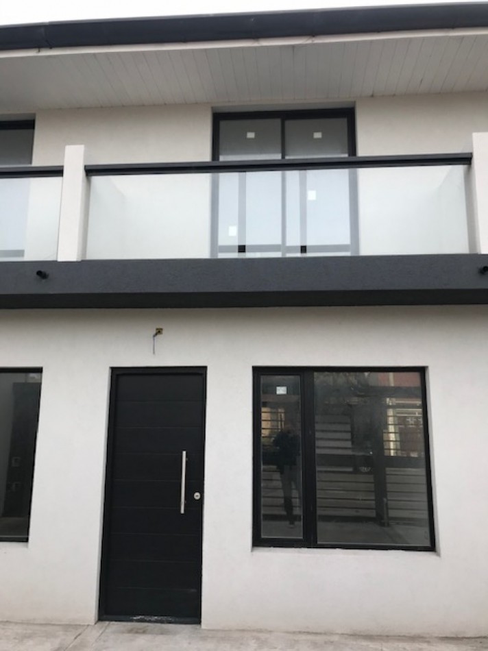 DUPLEX DE 4 AMB CON PARQUE Y ENTRADA DE AUTO. A ESTRENAR