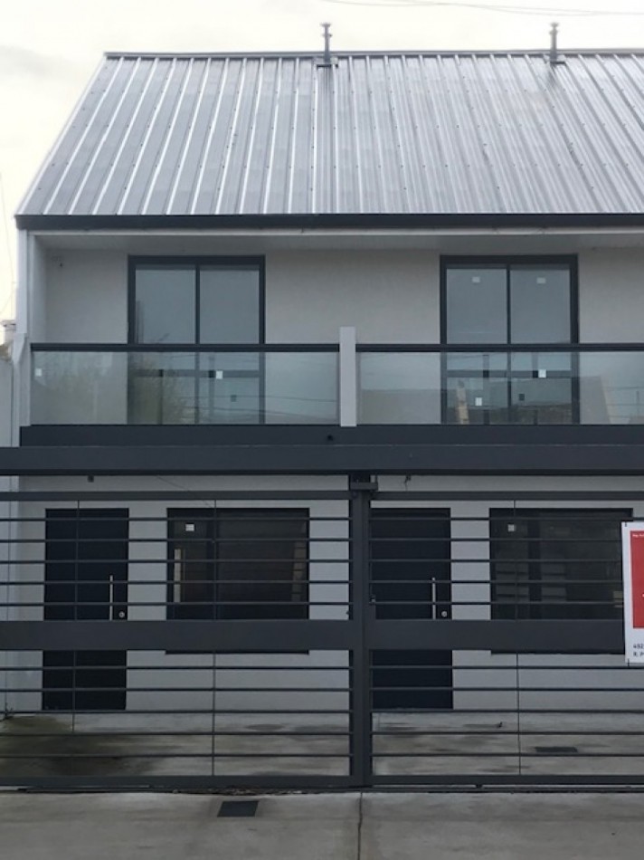 DUPLEX DE 4 AMB A ESTRENAR. ENTRADA DE AUTO Y PARQUE 